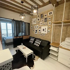 Aix, Neuf équipé París