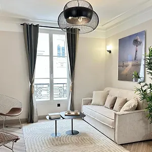 Charming With Eiffel Tower View París